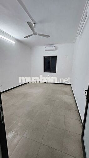 Cho thuê nhà ngõ 15 phố Trần Kim Xuyến. DT 95m2 x 5 tầng, đường 10m