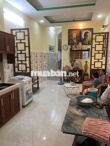 Chung cư tầng 3, 85m2, 3pn, nằm mặt tiền đường Lê quang sung Q6