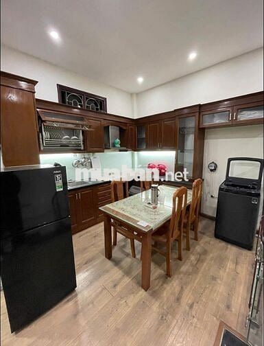 PHÒNG TRỌ Ở GHÉP – PHỐ Nguyễn Khang – 60m² – GIÁ 1TR5