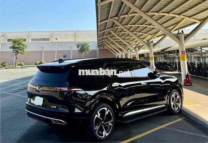 HCM- cần bán VF9 Vin24 Plus CATL Đen trần kính