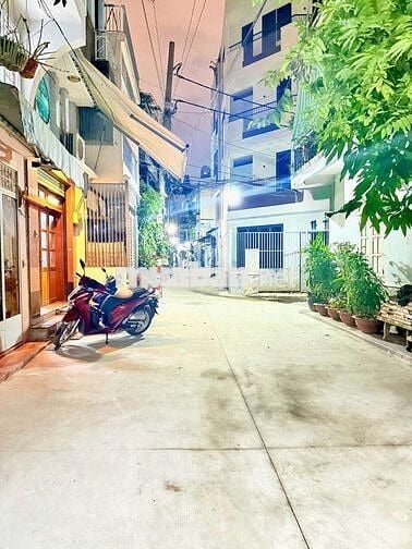 Nhà công viên Lê Thị Riêng, tân bình xe hơi đậu trong nhà 4 tầng