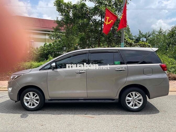 Toyota Innova 2019 2.0E - 128000 km