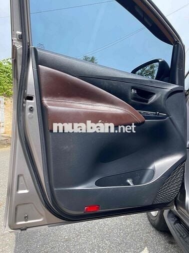 Toyota Innova 2019 2.0E - 128000 km