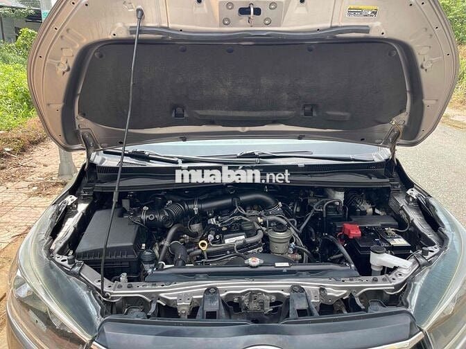 Toyota Innova 2019 2.0E - 128000 km