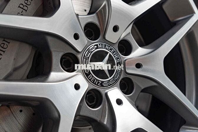 LONG ANH AUTO về Mercedes GLC300 4Matic 2019