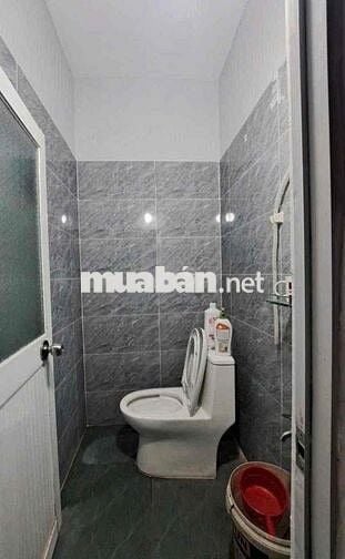 cho thuê nhà nguyên căn. 2pn2wc Đ.Quang Trung p10. GV