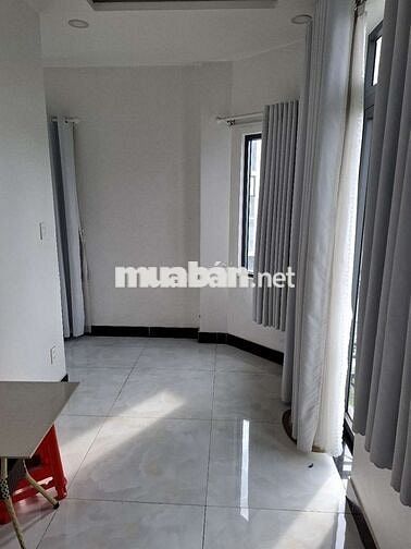 Nhà nguyên căn cho thuê còn phòng trên lầu 2