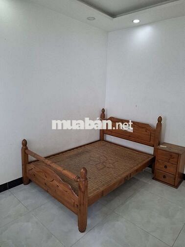 Nhà nguyên căn cho thuê còn phòng trên lầu 2