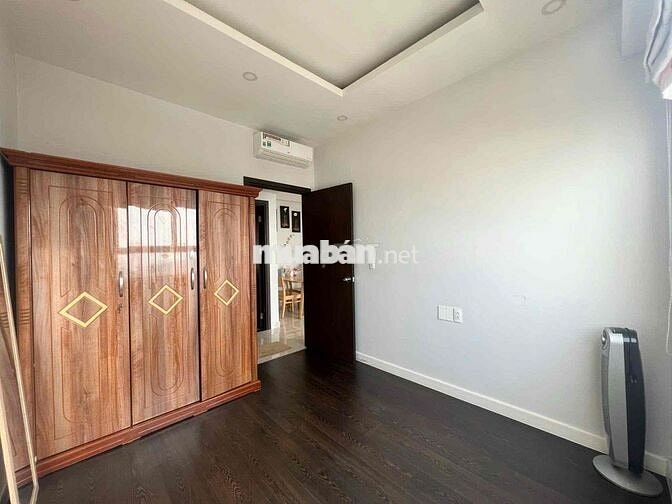 Cho thuê căn góc view QK7 2PN.2WC tầng cao The Botanica