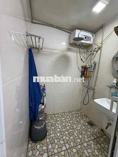 Cần bán gấp tập thể Quỳnh Mai, lô góc 2 thoáng, bãi ô tô, 65m2, 2PN 2W