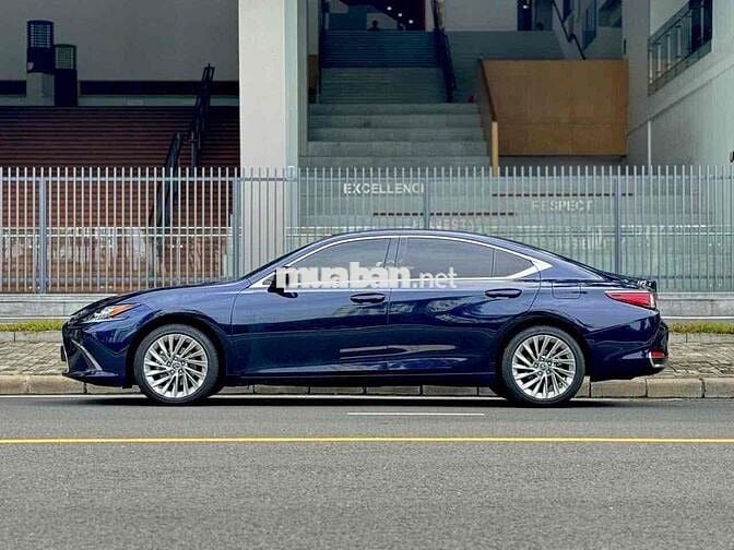 Cần Bán Chiếc Lexus ES250 Model 2020