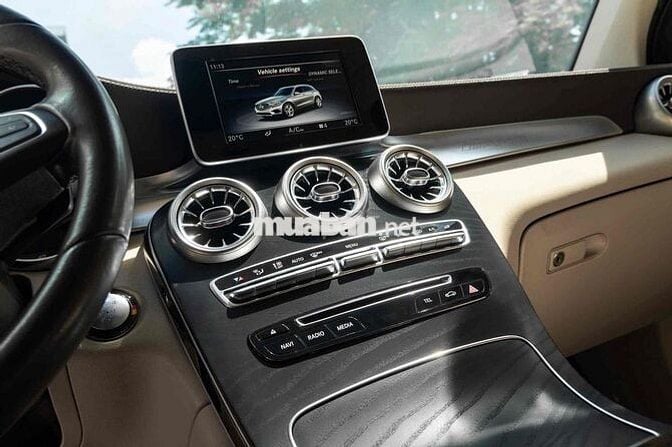 LONG ANH AUTO về Mercedes GLC300 4Matic 2019