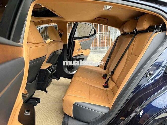 Cần Bán Chiếc Lexus ES250 Model 2020