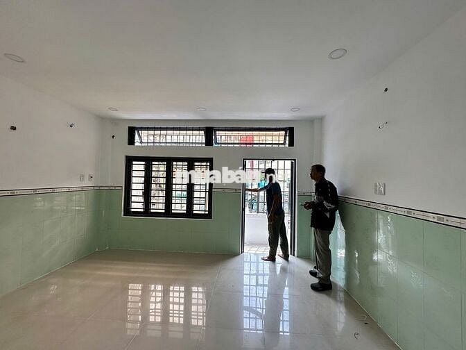 Mặt tiền kinh doanh nguyên căn Nguyễn Văn Đậu ngay trường học