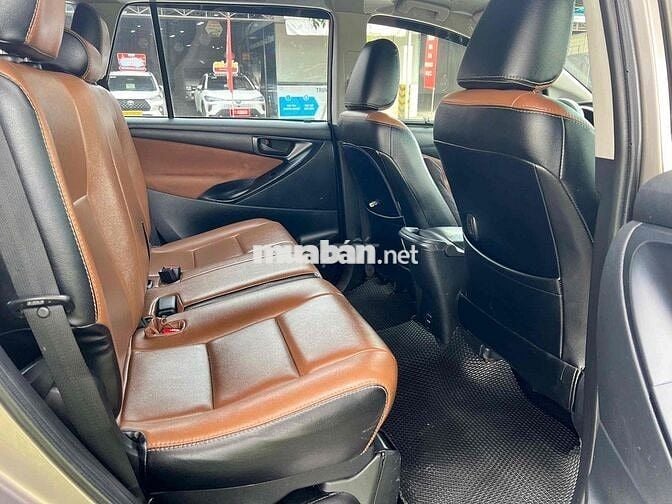 Toyota Innova Innova số sàn màu đồng 2019 1 chủ