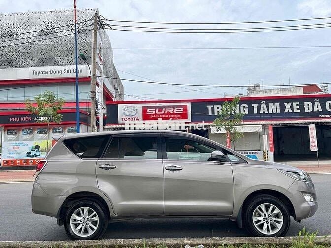 Toyota Innova Innova số sàn màu đồng 2019 1 chủ