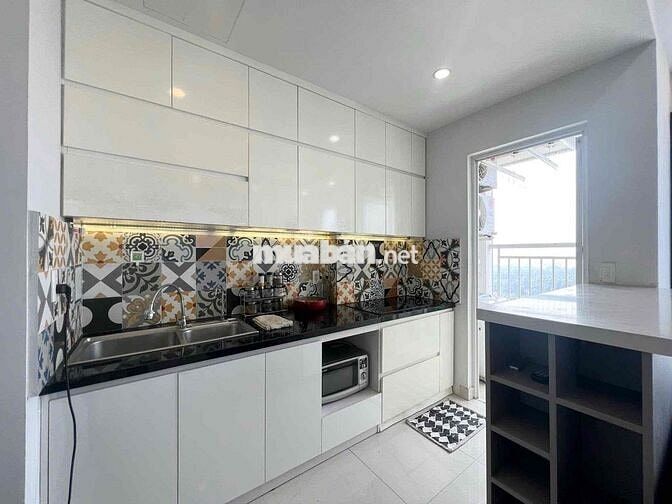 Cho thuê căn góc view QK7 2PN.2WC tầng cao The Botanica