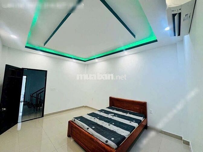 Nhà Mặt tiền mới đẹp  thích hợp làm VPCT, KD shop... Gia đình ở