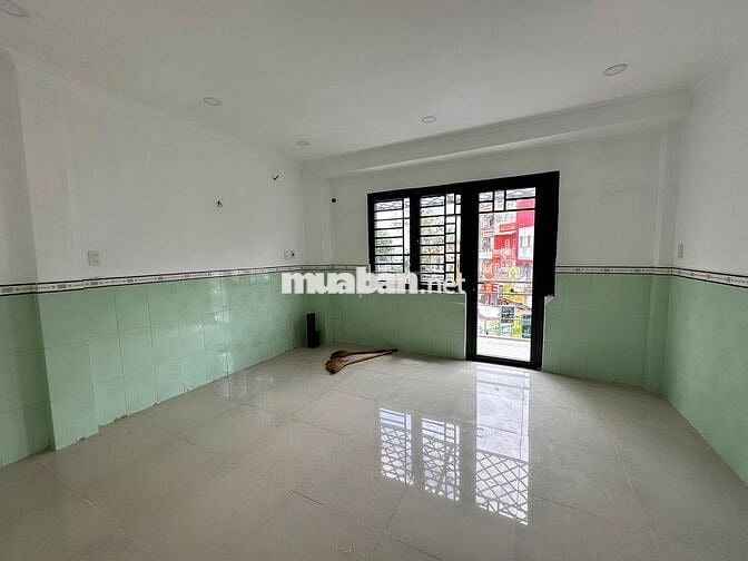 Mặt tiền kinh doanh nguyên căn Nguyễn Văn Đậu ngay trường học