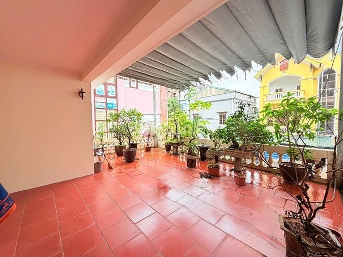 Cần tiền trả nợ gấp bán rẻ nhà Tây Hồ, oto vào tận cửa, mặt tiền 8m