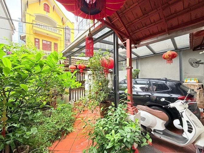 Cần tiền trả nợ gấp bán rẻ nhà Tây Hồ, oto vào tận cửa, mặt tiền 8m