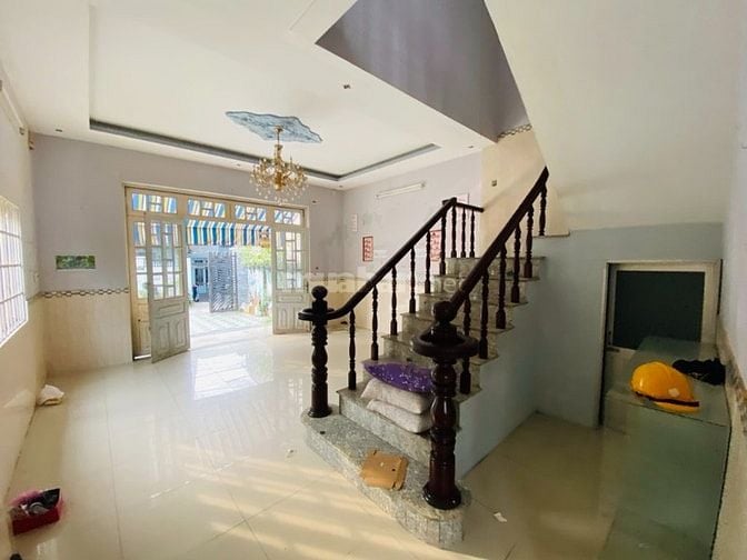 NHÀ 2 TẦNG MỚI – HẺM XE HƠI NGỦ TRONG NHÀ – LONG TRƯỜNG