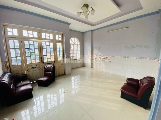 NHÀ 2 TẦNG MỚI – HẺM XE HƠI NGỦ TRONG NHÀ – LONG TRƯỜNG