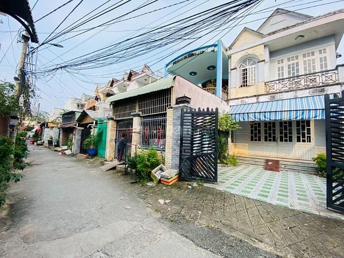 NHÀ 2 TẦNG MỚI – HẺM XE HƠI NGỦ TRONG NHÀ – LONG TRƯỜNG