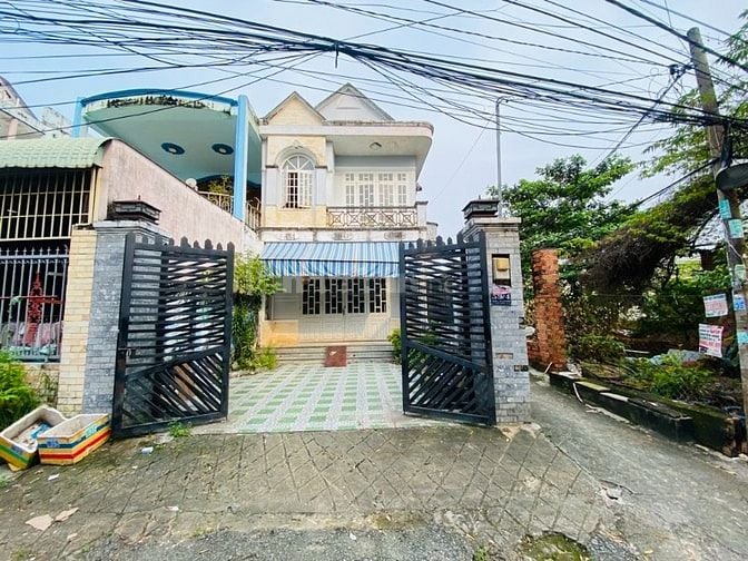 NHÀ 2 TẦNG MỚI – HẺM XE HƠI NGỦ TRONG NHÀ – LONG TRƯỜNG