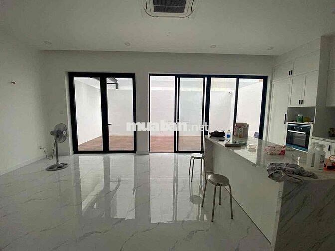 Cho thuê nhà hầm trệt 2 lầu có thang máy KDC ngay Phạm Vân Đồng