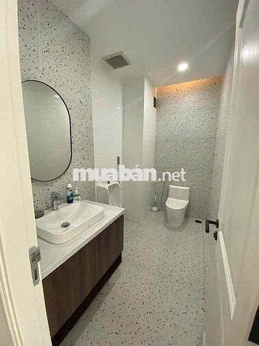 Cho thuê nhà hầm trệt 2 lầu có thang máy KDC ngay Phạm Vân Đồng