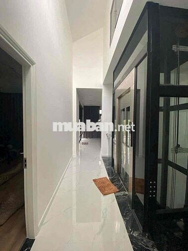 Cho thuê nhà hầm trệt 2 lầu có thang máy KDC ngay Phạm Vân Đồng