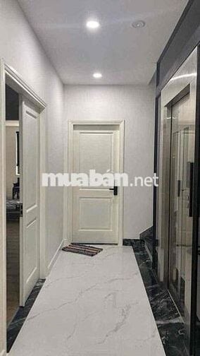 Cho thuê nhà hầm trệt 2 lầu có thang máy KDC ngay Phạm Vân Đồng