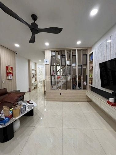 Hạ giá còn 2tỷ 450 sở hữu nhà 34m² đường Nguyễn Đình Chiểu, P4, Q3. 