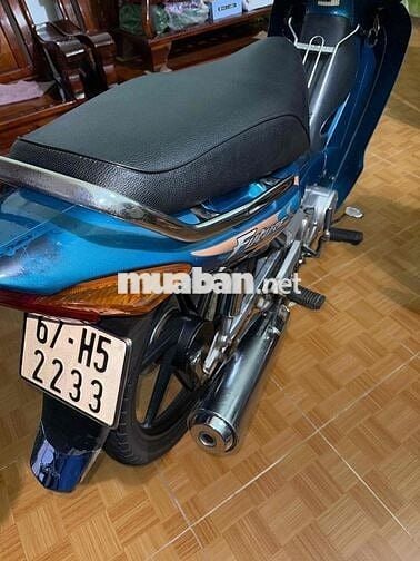 nhà trật cần ra đi em nó?