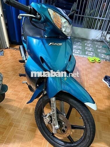 nhà trật cần ra đi em nó?