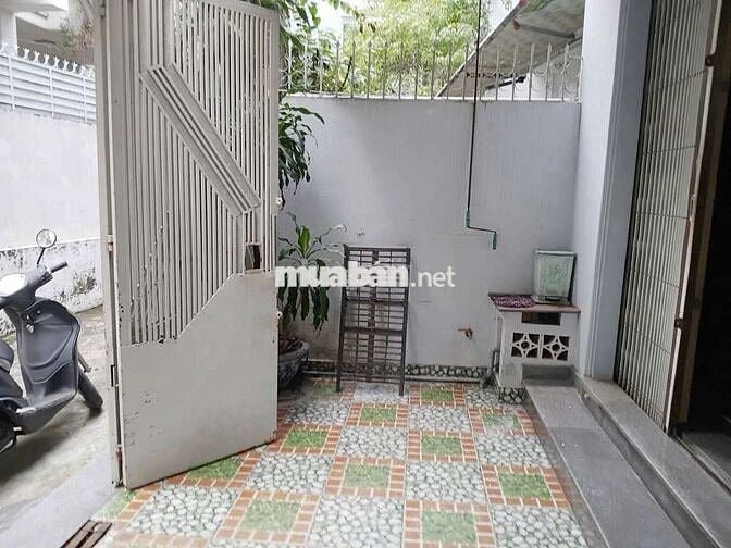 Nhà N/C. rộng rãi ,thoáng mát, gần đường, trường, chợ, Nhà thờ .