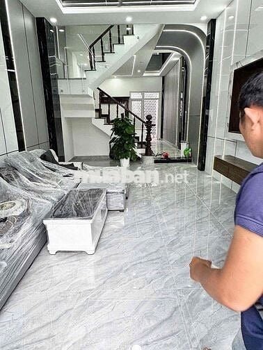 Bán nhà quận 12 Sổ Hồng Riêng 3 Lầu sân Thượng