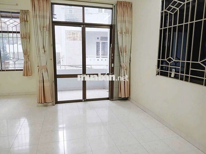 Nhà N/C. rộng rãi ,thoáng mát, gần đường, trường, chợ, Nhà thờ .