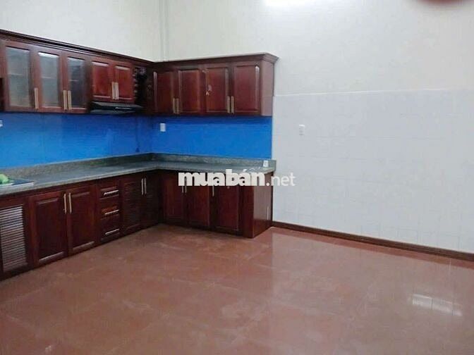 Nhà N/C. rộng rãi ,thoáng mát, gần đường, trường, chợ, Nhà thờ .