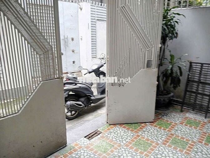 Nhà N/C. rộng rãi ,thoáng mát, gần đường, trường, chợ, Nhà thờ .