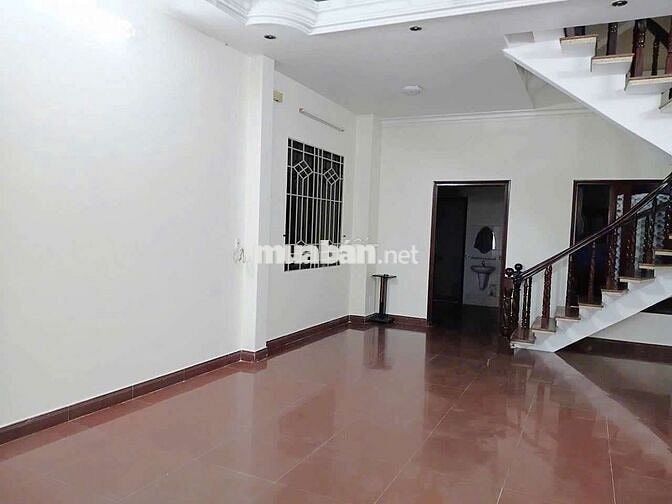 Nhà N/C. rộng rãi ,thoáng mát, gần đường, trường, chợ, Nhà thờ .