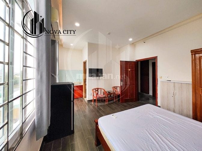 Ban công view đẹp Decor xinh Full nội thất Tòa nhà có thang máy