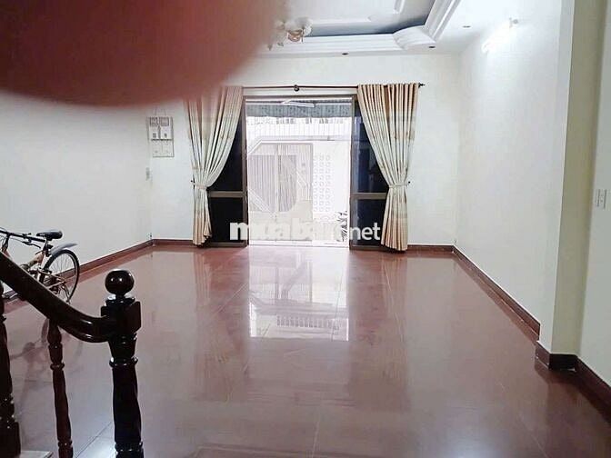 Nhà N/C. rộng rãi ,thoáng mát, gần đường, trường, chợ, Nhà thờ .