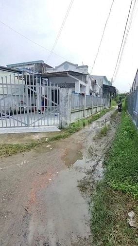 Nhà và 3 phòng trọ. Dòng tiền hàng tháng 6tr. Chỉ 9xx tr