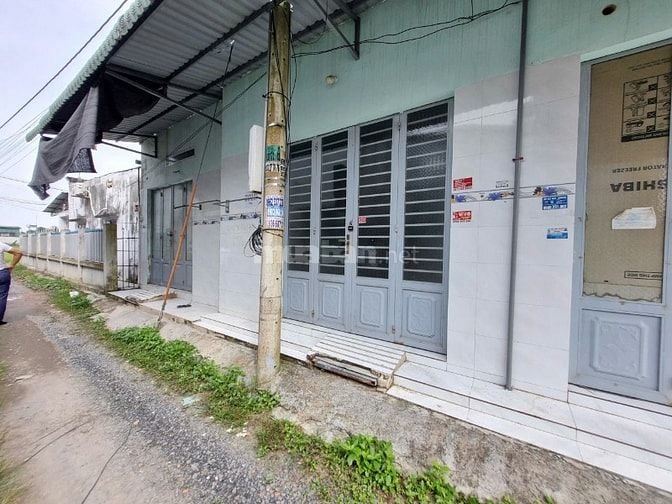 Nhà và 3 phòng trọ. Dòng tiền hàng tháng 6tr. Chỉ 9xx tr