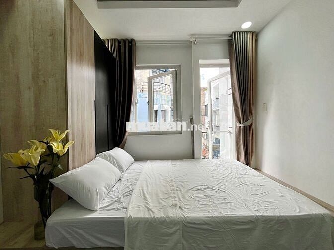 Cho thuê căn hộ rẻ nhất_Ban công_Q1_Gần Bến Thành_Full nội thất