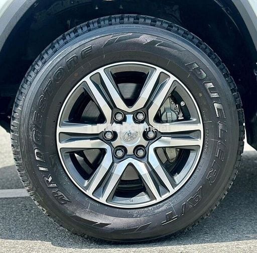 Toyota Fortuner 2024 2.4L 4x2 MT - 49,000 km cọp.