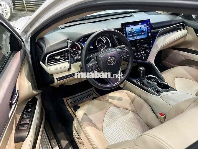 Toyota Camry 2022 2.5HV - 28000 km