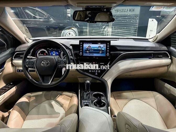 Toyota Camry 2022 2.5HV - 28000 km